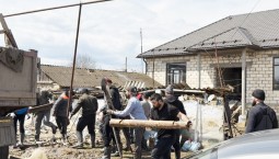 Жители Дагестана помогают пострадавшим от наводнения