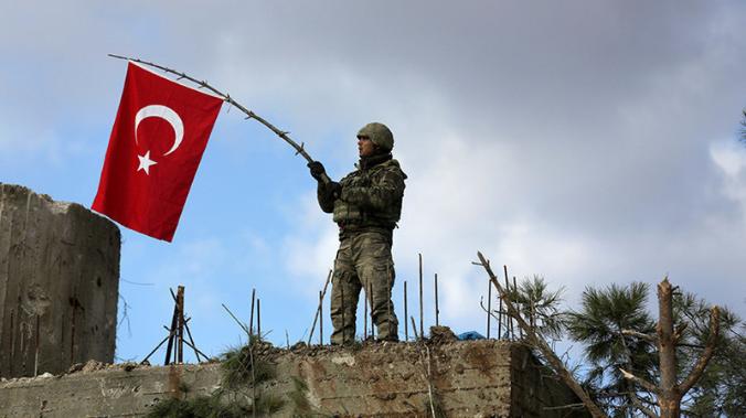 Bloomberg: Турция отправила в Сирию крупный военный контингент 
