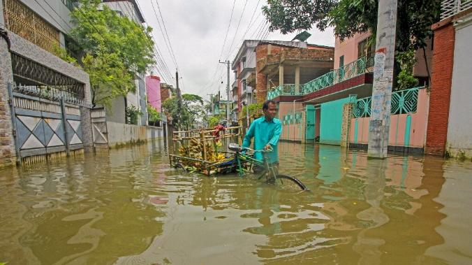 57 человек погибло в результате наводнения в Бангладеш и Индии