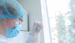 Первый пациент в России получил вакцину от рака кожи