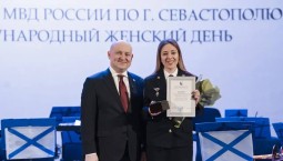 Женщин Управления МВД России по Севастополю поздравили с 8 Марта